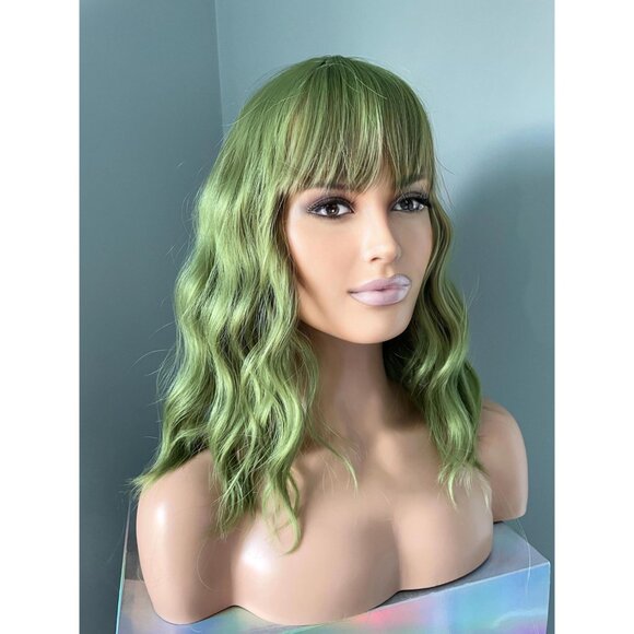 Short Green Wig 14 Inch Wavy Wig with Bangs - Clover - Picture 2 of 9